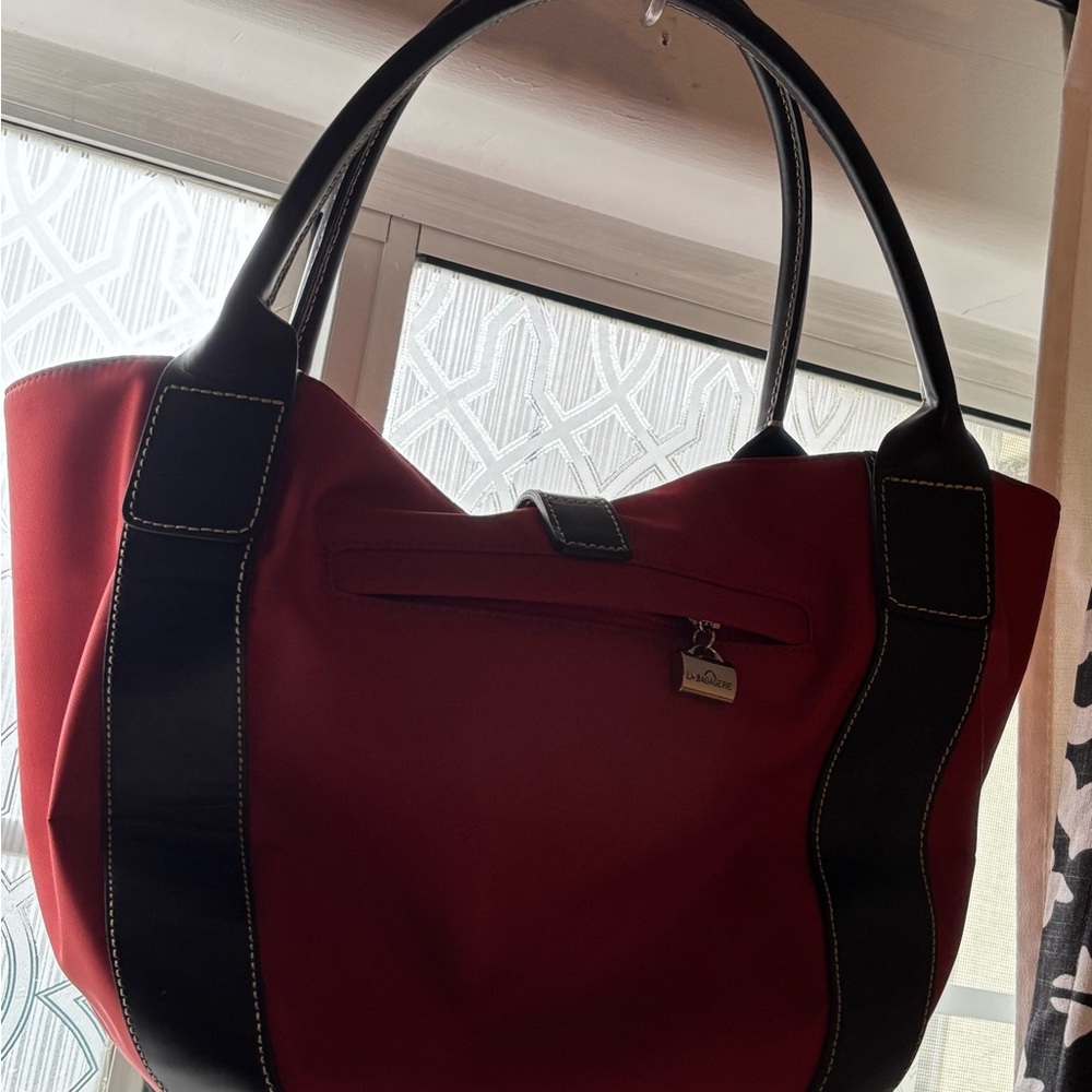 Chic Red and Black Tote Bag - Picture 3 of 6